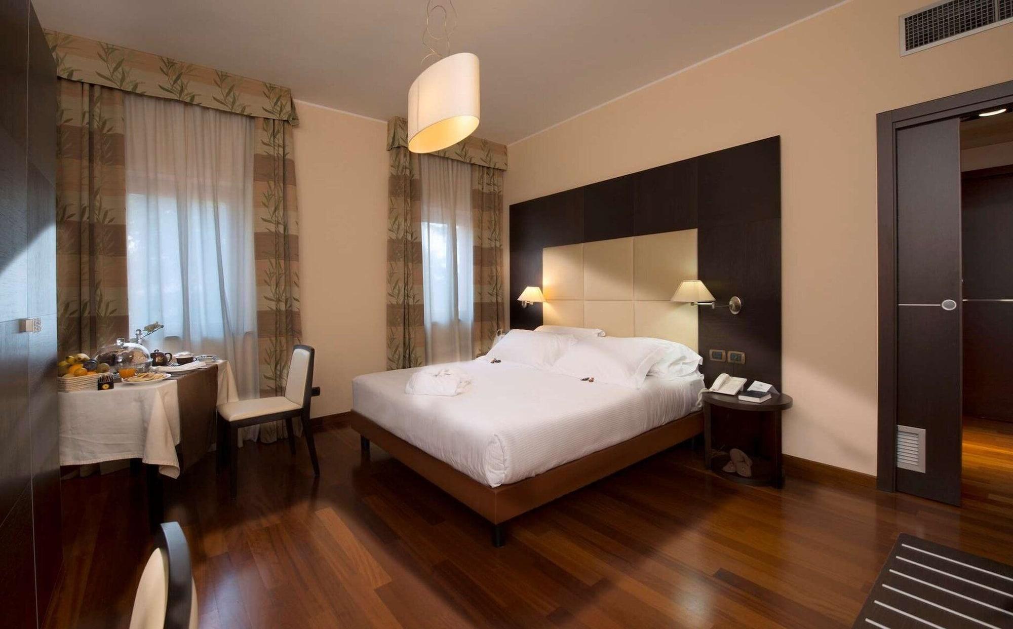 Hotel Guglielmo كاتانزارو المظهر الخارجي الصورة