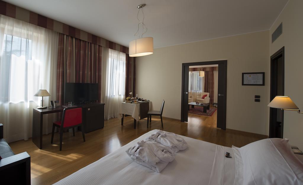 Hotel Guglielmo كاتانزارو الغرفة الصورة